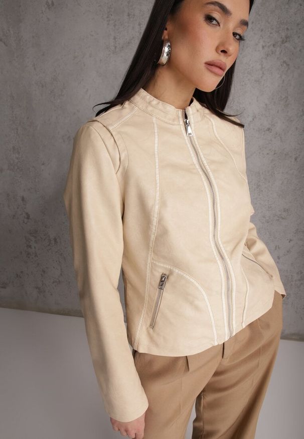 Renee - Beżowa Kurtka Ramoneska o Taliowanym Kroju z Ozdobnymi Lamówkami Esanora. Kolor: beżowy. Materiał: poliester. Styl: rockowy