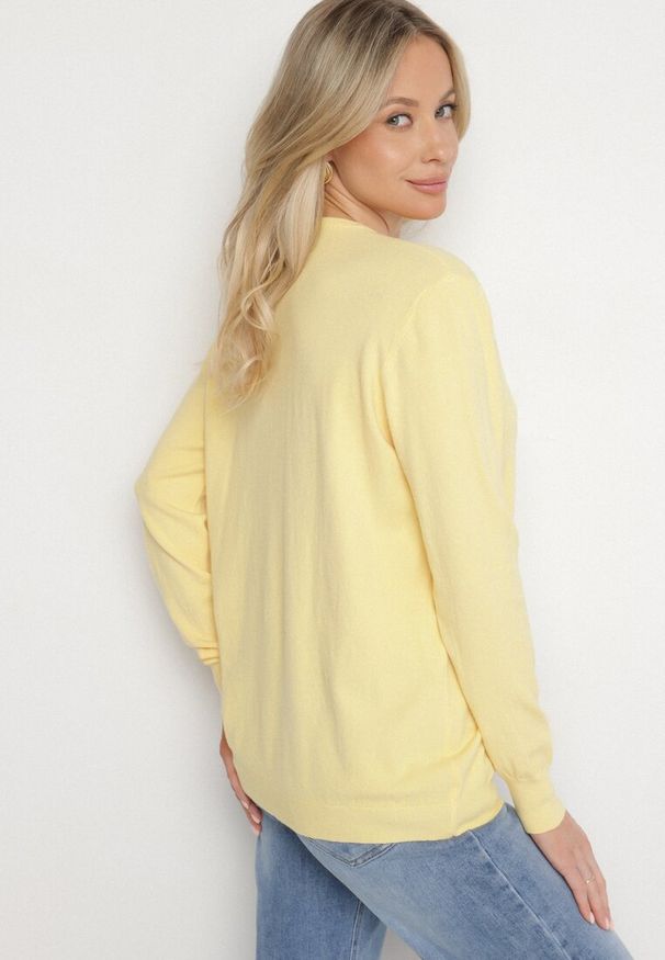 Born2be - Żółty Sweter z Kaszmirem i Ściągaczami Sanaliene. Okazja: na co dzień. Kolor: żółty. Materiał: kaszmir. Styl: casual, elegancki