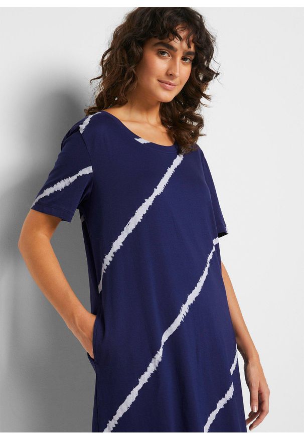 bonprix - Sukienka shirtowa z kieszeniami, fason o linii litery A, w długości do kolan, z bawełny organicznej. Kolor: niebieski. Materiał: bawełna. Wzór: nadruk. Długość: midi
