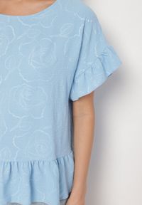 Born2be - Jasnoniebieska Bluzka o Kroju Oversize z Falbanami Livelle. Okazja: na co dzień. Kolor: niebieski. Materiał: jeans. Długość rękawa: krótki rękaw. Długość: krótkie. Styl: casual #5