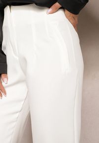 Renee - Białe Spodnie z Prostymi Nogawkami i Imitacją Kieszeni Viarvi. Kolor: biały. Styl: elegancki #4