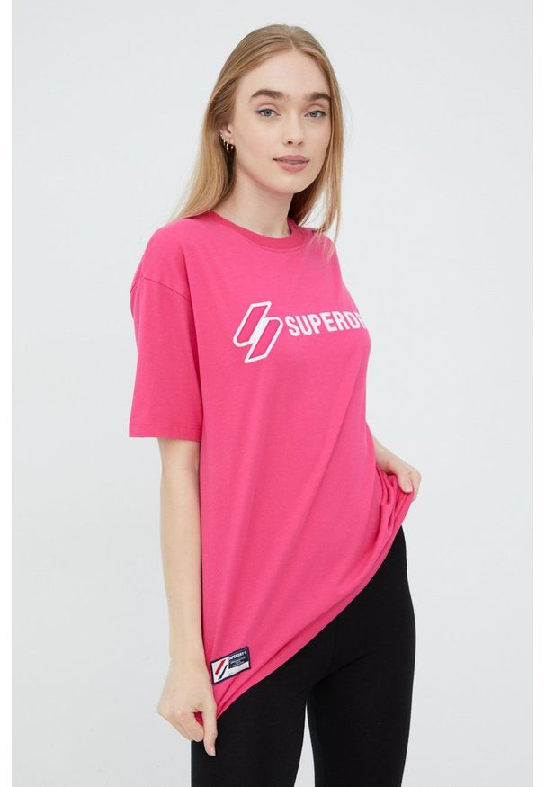 Superdry t-shirt bawełniany kolor fioletowy. Kolor: fioletowy. Materiał: bawełna. Wzór: aplikacja