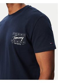 Tommy Jeans T-Shirt Sign DM0DM23177 Granatowy Regular Fit. Kolor: niebieski. Materiał: bawełna #2