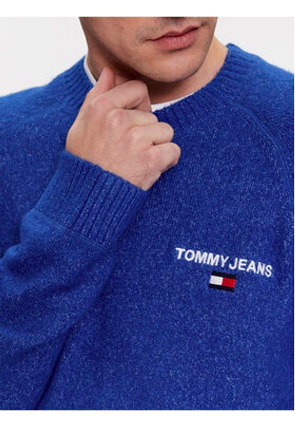 Tommy Jeans Sweter DM0DM17756 Niebieski Regular Fit. Kolor: niebieski. Materiał: syntetyk