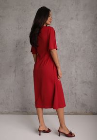 Renee - Czerwona Zwiewna Sukienka Wieczorowa VICES z Aplikacją 3D w Kształcie Kwiatu Themira. Typ kołnierza: dekolt w kształcie V. Kolor: czerwony. Wzór: aplikacja, kwiaty. Styl: wizytowy #5