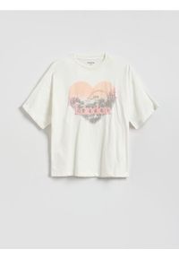 Reserved - Luźny t-shirt z nadrukiem - złamana biel. Materiał: bawełna. Wzór: nadruk #1