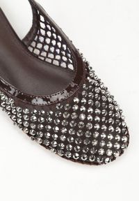 Born2be - Brązowe Lakierowane Sandały Ozdobione Cyrkoniami Caiwenys. Okazja: na co dzień. Kolor: brązowy. Materiał: lakier. Wzór: aplikacja. Sezon: lato. Styl: casual #3