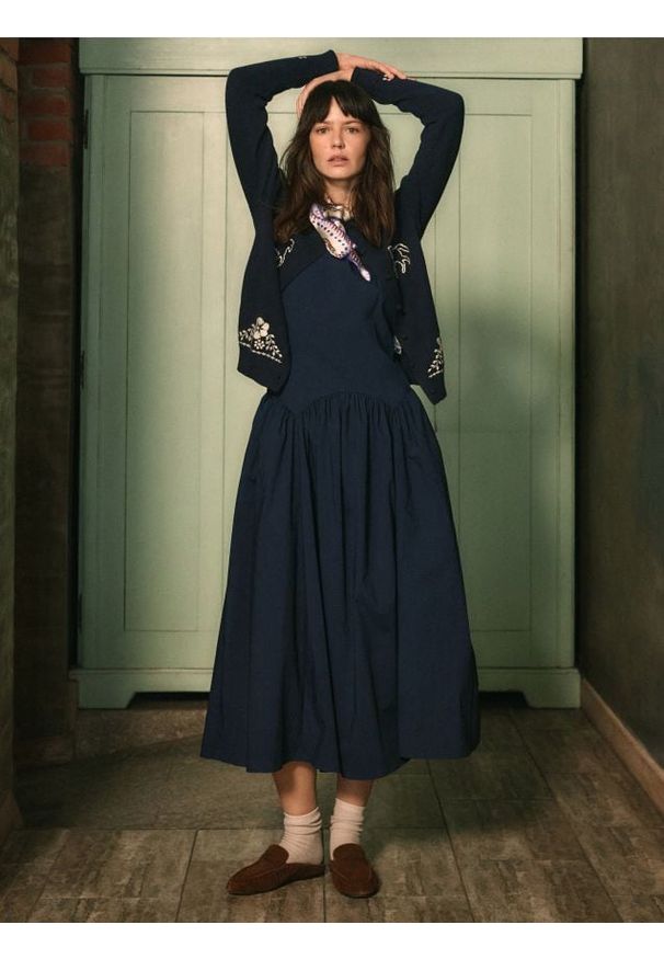 Reserved - Sukienka z ozdobnym wiązaniem - granatowy. Kolor: niebieski. Materiał: tkanina, bawełna