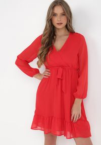 Born2be - Czerwona Sukienka Pronestra. Kolor: czerwony. Materiał: materiał, tkanina. Wzór: gładki. Typ sukienki: kopertowe. Styl: elegancki. Długość: mini #1