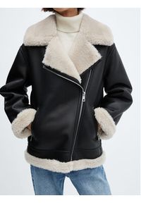 mango - Mango Kurtka z imitacji skóry Adri 67040444 Czarny Regular Fit. Kolor: czarny. Materiał: syntetyk #8