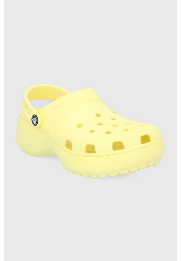 Crocs - Klapki. Nosek buta: okrągły. Kolor: żółty. Materiał: guma. Obcas: na platformie