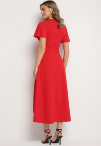 Born2be - Czerwona Rozkloszowana Sukienka Ozdobiona Marszczeniem Odallica. Kolor: czerwony. Wzór: aplikacja. Typ sukienki: rozkloszowane. Styl: elegancki #5