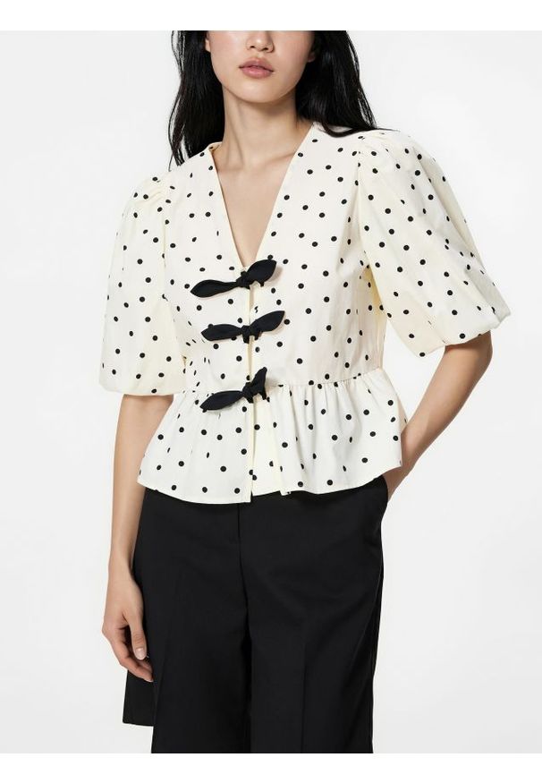 Reserved - Bluzka w groszki - czarny. Kolor: czarny. Materiał: bawełna. Wzór: grochy