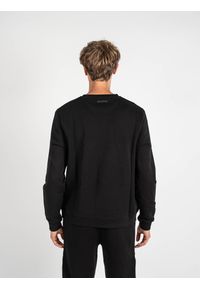 Les Hommes Bluza | LLH403-758P | Sweater | Mężczyzna | Czarny. Okazja: na co dzień. Kolor: czarny. Materiał: bawełna. Wzór: nadruk. Styl: casual