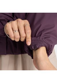 Kurtka damska New Balance WJ43506PLN – fioletowa. Kolor: fioletowy. Materiał: nylon. Styl: sportowy #5