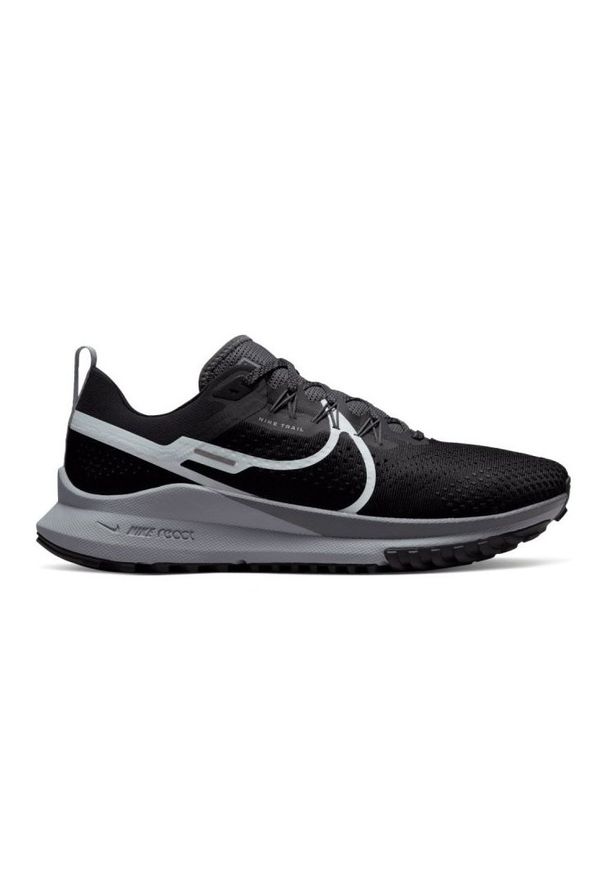 Buty Nike React Pegasus Trail 4 M DJ6158-001 czarne. Okazja: na co dzień. Zapięcie: pasek. Kolor: czarny. Materiał: guma, syntetyk. Szerokość cholewki: normalna. Sport: bieganie