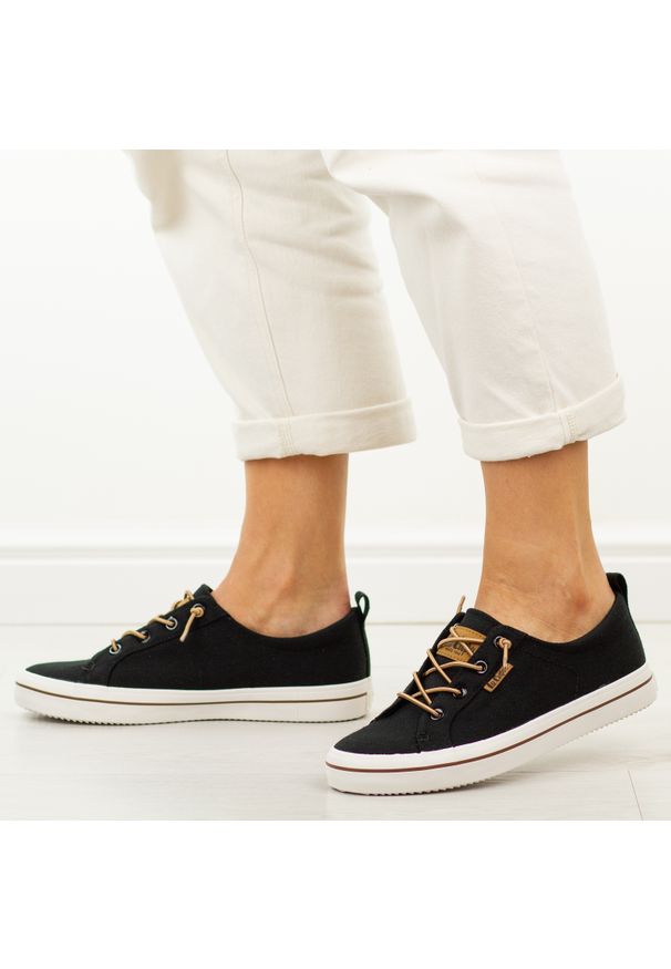 Czarne trampki damskie Lee Cooper 4059. Okazja: na co dzień. Nosek buta: okrągły. Kolor: czarny. Materiał: tkanina. Sezon: wiosna, lato. Styl: casual, klasyczny