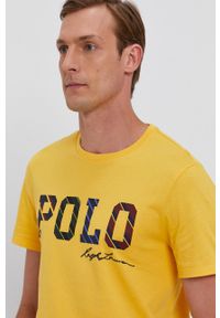 Polo Ralph Lauren T-shirt bawełniany kolor żółty z nadrukiem. Okazja: na co dzień. Typ kołnierza: polo. Kolor: żółty. Materiał: bawełna. Wzór: nadruk. Styl: casual