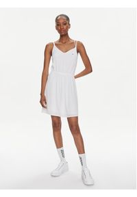 Tommy Jeans Sukienka letnia Essential DW0DW17936 Biały Regular Fit. Kolor: biały. Materiał: wiskoza. Sezon: lato #5