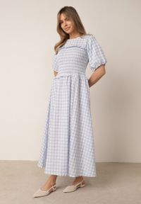 Born2be - Jasnoniebieska Rustykalna Sukienka z Bawełną w Kratę z Bufiastymi Rękawami i Marszczeniem Koko. Okazja: na co dzień. Kolor: niebieski. Materiał: bawełna. Sezon: lato. Typ sukienki: proste, rozkloszowane. Styl: casual, klasyczny #1