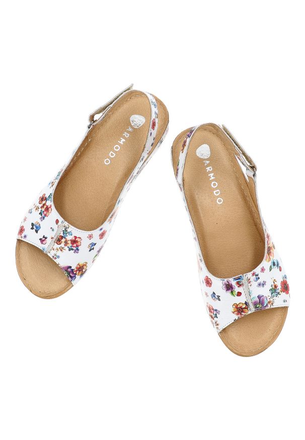 Białe Wzorzyste Sandały Armodo Eleganckie Obuwie Damskie. Okazja: na co dzień. Zapięcie: rzepy. Kolor: biały. Materiał: skóra. Wzór: aplikacja, kwiaty. Sezon: lato. Styl: elegancki