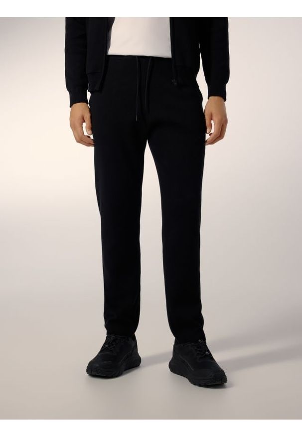 Reserved - Dzianinowe spodnie jogger - czarny. Kolor: czarny. Materiał: dzianina