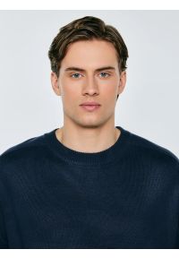 Big-Star - Sweter męski granatowy Stan 403. Okazja: na co dzień, na spotkanie biznesowe. Kolor: niebieski. Materiał: prążkowany, skóra. Wzór: aplikacja, ze splotem. Styl: casual, biznesowy, elegancki #3