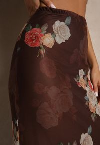 Renee - Brązowa Dopasowana Spódnica z Ozdobną Falbaną Efravaria. Okazja: na co dzień, na spotkanie biznesowe. Kolor: brązowy. Styl: biznesowy, elegancki, casual #5