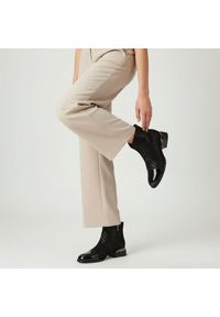 S.Barski - Botki damskie S. Barski, na stabilnym klocku i skórzaną cholewką we wzory, czarne, JC52-862. Okazja: na co dzień. Zapięcie: zamek. Kolor: czarny. Szerokość cholewki: normalna. Materiał: lakier, skóra, materiał. Sezon: zima, jesień. Obcas: na obcasie. Styl: casual. Wysokość obcasa: średni #9