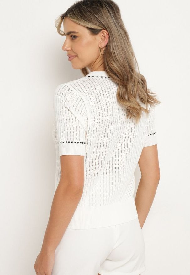 Born2be - Biały Sweter z Krótkim Rękawem i Kołnierzem Niyla. Kolor: biały. Długość rękawa: krótki rękaw. Długość: krótkie. Sezon: wiosna, lato