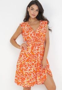 Born2be - Pomarańczowa Sukienka z Wiskozy i Gumką w Talii Azreve. Kolor: pomarańczowy. Materiał: wiskoza. Długość rękawa: bez rękawów. Wzór: kwiaty, nadruk. Długość: mini #1