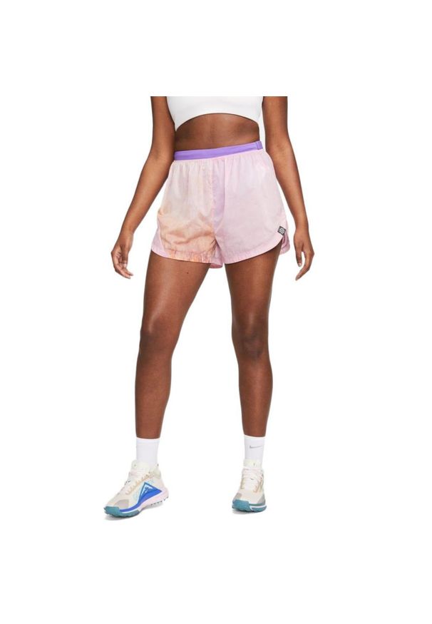 odzież Nike. Kolor: różowy. Długość: krótkie