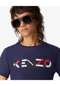 Kenzo - KENZO - T-shirt z kolorowym logo. Kolor: niebieski. Materiał: bawełna. Wzór: kolorowy. Styl: klasyczny #2