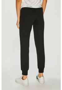 Calvin Klein Jeans - Spodnie 000QS5716E. Kolor: czarny. Materiał: dzianina. Wzór: gładki #4