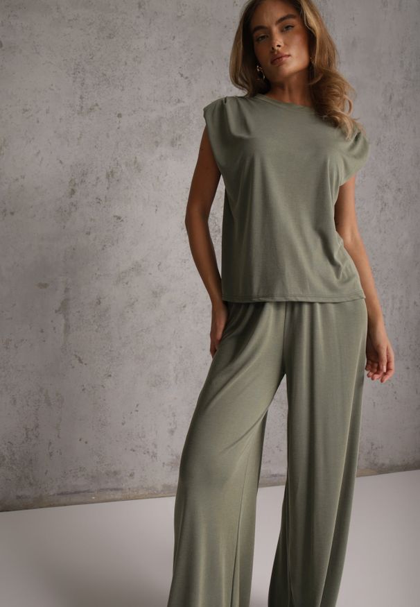 Renee - Ciemnozielony Lejący Komplet Letni z Wiskozą Bluzka i Spodnie Wide Leg Nanassa. Kolor: zielony. Materiał: wiskoza