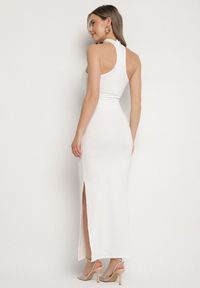 Born2be - Biała Sukienka z Wiskozą Zdobiona Marszczeniem i Rozcięciem Lunwena. Okazja: na wesele, na ślub cywilny, na imprezę. Kolor: biały. Materiał: wiskoza. Wzór: aplikacja. Styl: klasyczny #6
