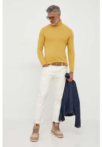 United Colors of Benetton sweter wełniany męski kolor żółty lekki z golferm. Kolor: żółty. Materiał: wełna #5