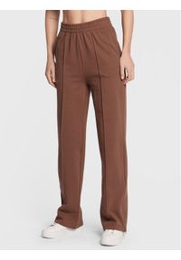 Cotton On Spodnie dresowe 2054704 Brązowy Regular Fit. Kolor: brązowy. Materiał: bawełna, dresówka