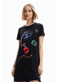 Desigual sukienka bawełniana kolor czarny mini prosta. Okazja: na co dzień. Kolor: czarny. Materiał: bawełna. Długość rękawa: krótki rękaw. Typ sukienki: proste. Styl: casual. Długość: mini