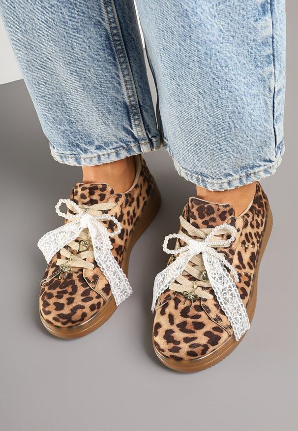 Born2be - Panterkowe Sneakersy na Grubej Podeszwie z Ozdobnymi Kokardkami Divelia. Okazja: na co dzień. Materiał: jeans. Wzór: aplikacja. Sezon: lato