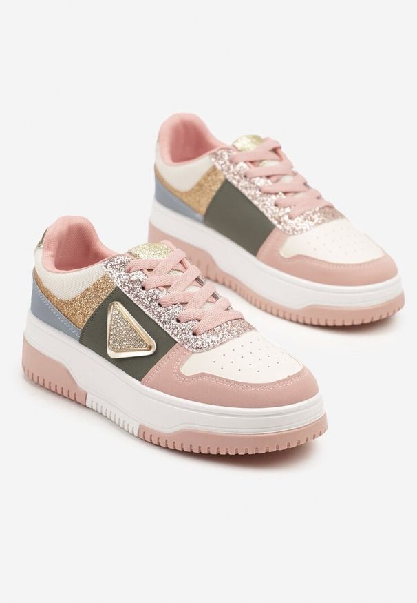 Renee - Różowo-Zielone Sneakersy z Perforacją Cyrkoniami i Brokatem Tillidara. Okazja: na co dzień. Zapięcie: sznurówki. Kolor: różowy. Materiał: jeans. Wzór: aplikacja. Sezon: lato, wiosna