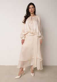 Born2be - Jasnobeżowa Szyfonowa Sukienka Koktajlowa o Rozkloszowanym Kroju Thagune. Okazja: na randkę. Kolor: beżowy. Materiał: szyfon. Styl: wizytowy #1