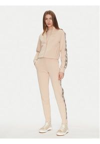 Guess Spodnie dresowe V2YB15 KB3P2 Beżowy Regular Fit. Kolor: beżowy. Materiał: bawełna
