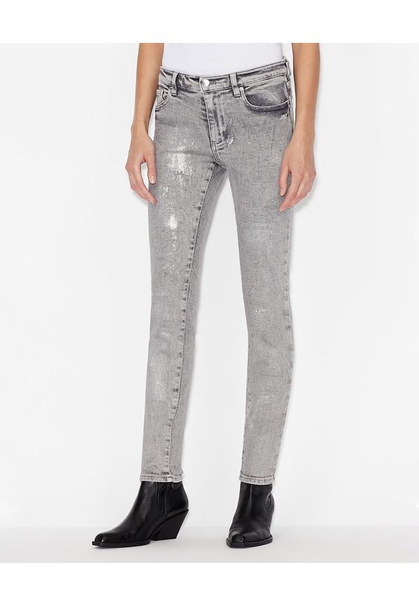 Armani Exchange - ARMANI EXCHANGE - Spodnie jeansowe z zabrudzeniami. Kolor: szary