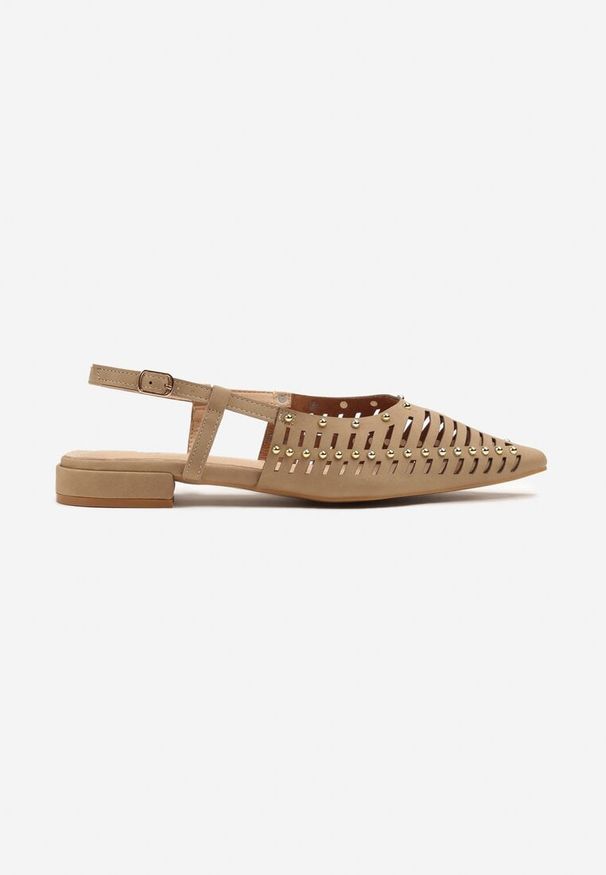 Born2be - Ciemnobeżowe Sandały Vices Typu Mule Ozdobione Wycięciami i Nitami Vevistra. Okazja: na co dzień. Kolor: beżowy. Wzór: aplikacja. Styl: elegancki, casual
