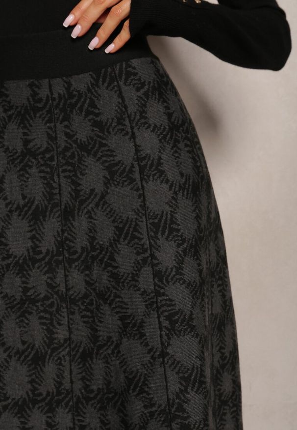 Renee - Czarna Rozkloszowana Spódnica Trapezowa Maxi z Dzianiny Broffe. Kolor: czarny. Materiał: dzianina