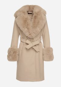 Born2be - Beżowy Elegancki Płaszcz o Dwurzędowym Kroju z Futerkiem Landrie. Okazja: na co dzień. Kolor: beżowy. Materiał: futro. Styl: elegancki #6
