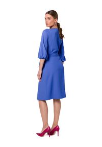 Stylove - Sukienka elegancka kopertowa z bufiastymi rękawami niebieska. Okazja: do pracy. Kolor: niebieski. Typ sukienki: kopertowe. Styl: elegancki