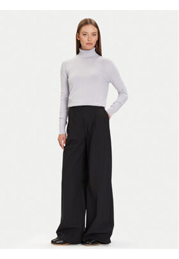 Calvin Klein Golf LV044D371G Fioletowy Regular Fit. Typ kołnierza: golf. Kolor: fioletowy. Materiał: syntetyk