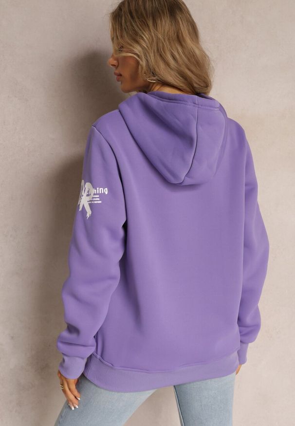 Renee - Fioletowa Bluza z Polarem i Nadrukiem Thalindra. Typ kołnierza: kaptur. Kolor: fioletowy. Materiał: polar. Wzór: nadruk. Styl: elegancki